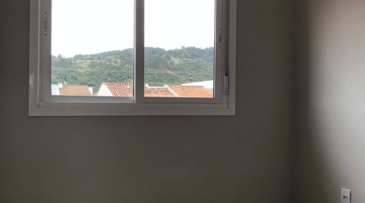 Casa à venda com 115m², 3 dormitórios, 1 suíte, 2 vagas, no bairro Hípica em Porto Alegre