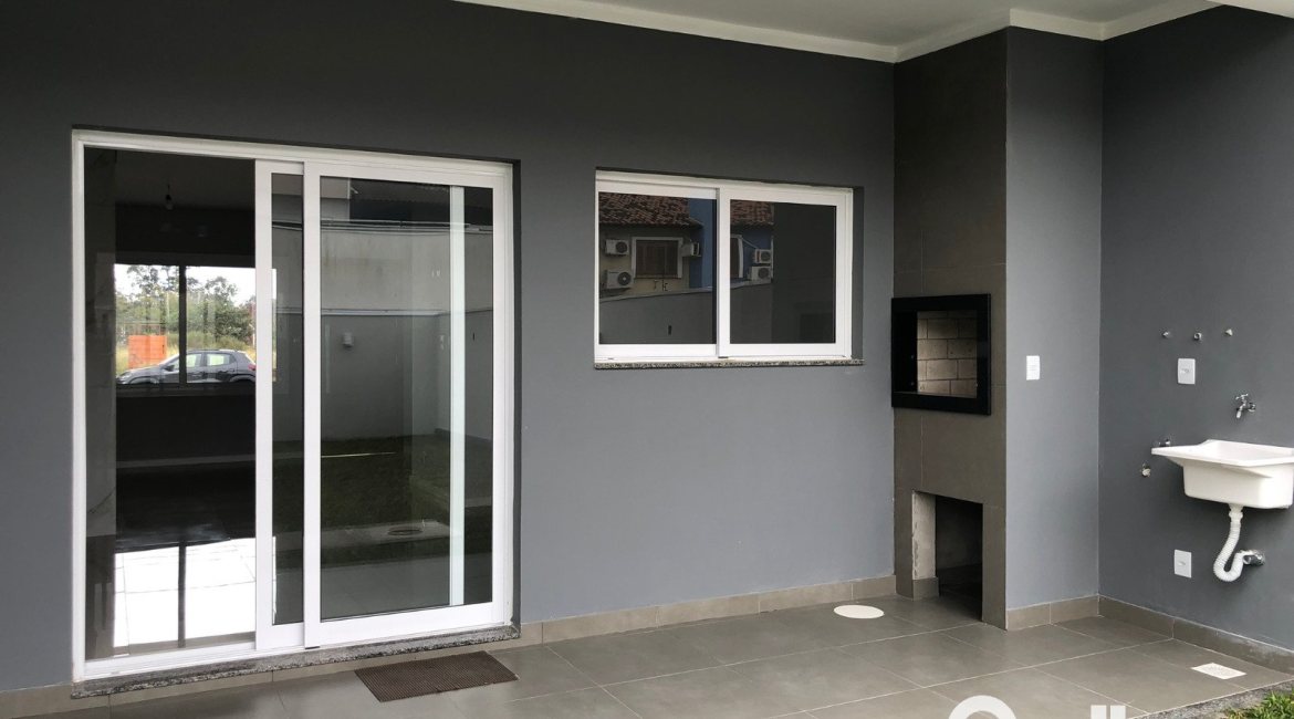 Casa à venda com 115m², 3 dormitórios, 1 suíte, 2 vagas, no bairro Hípica em Porto Alegre