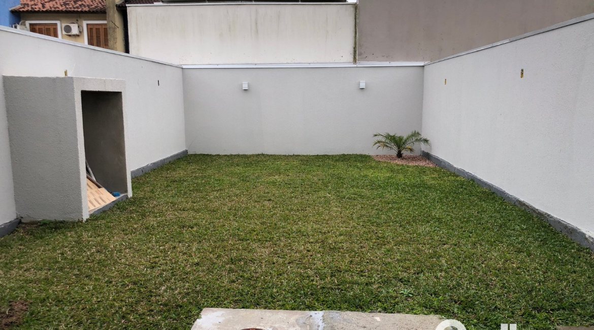Casa à venda com 115m², 3 dormitórios, 1 suíte, 2 vagas, no bairro Hípica em Porto Alegre
