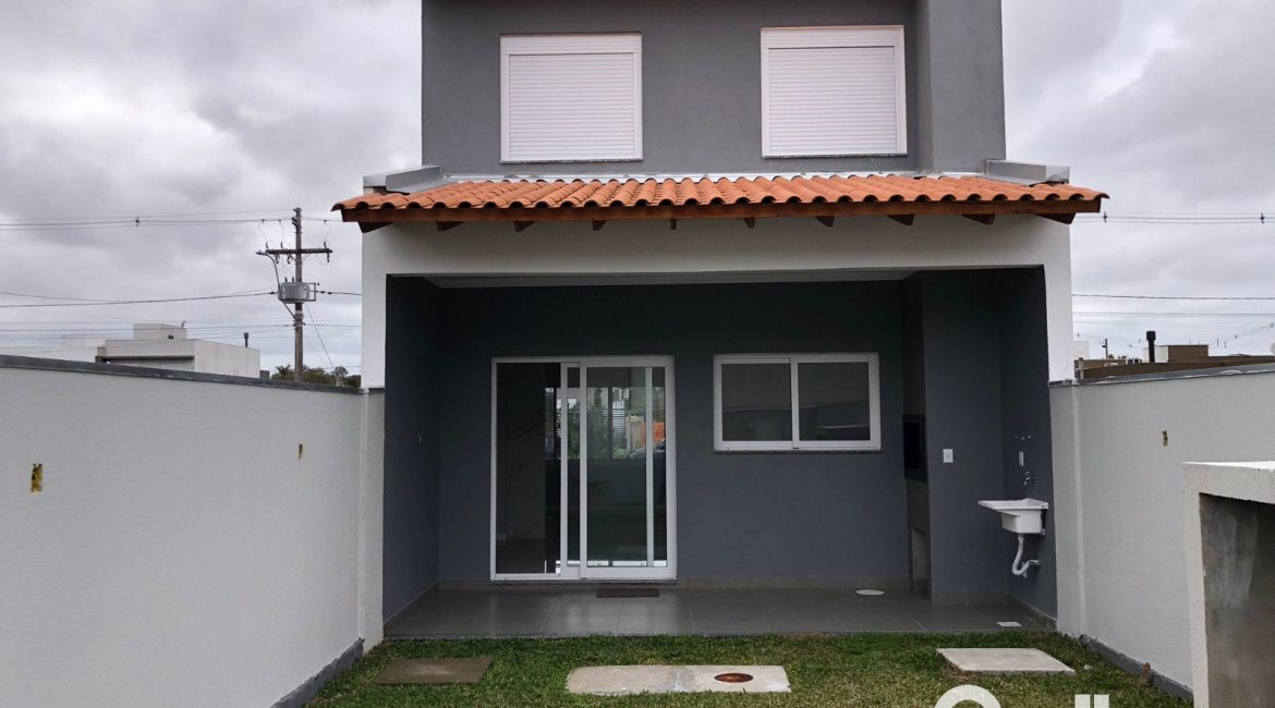 Casa à venda com 115m², 3 dormitórios, 1 suíte, 2 vagas, no bairro Hípica em Porto Alegre