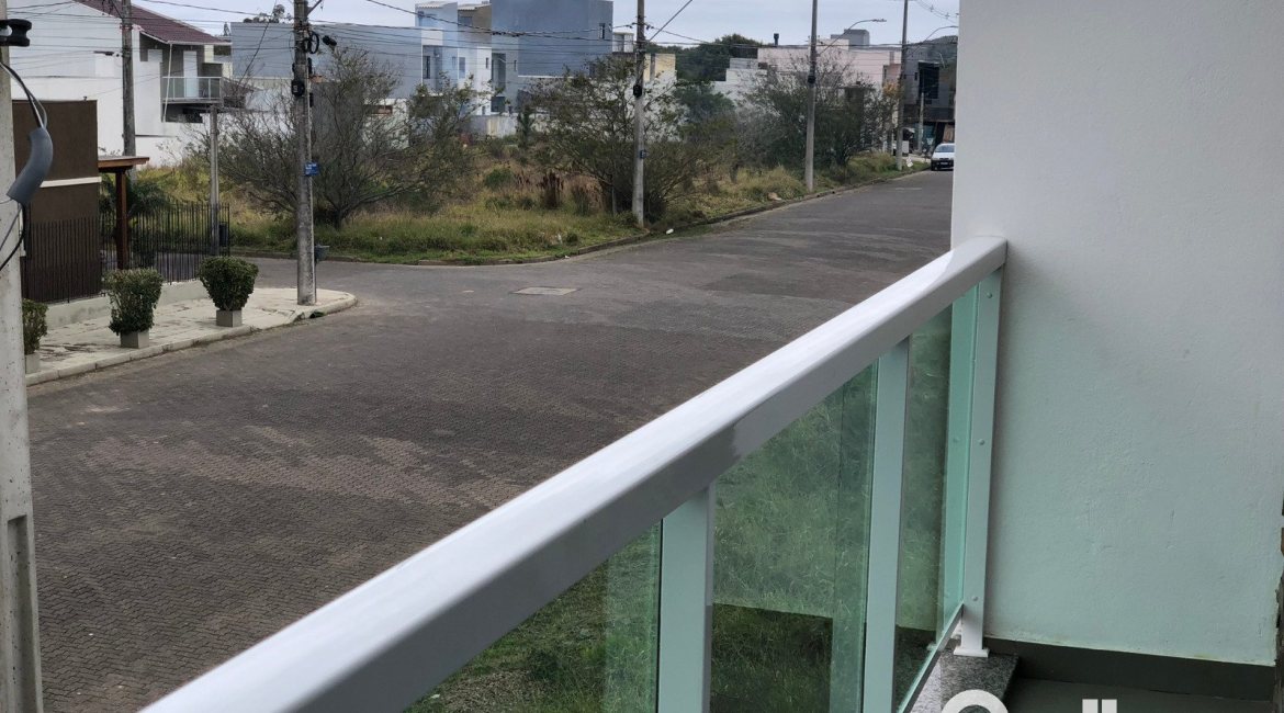 Casa à venda com 115m², 3 dormitórios, 1 suíte, 2 vagas, no bairro Hípica em Porto Alegre