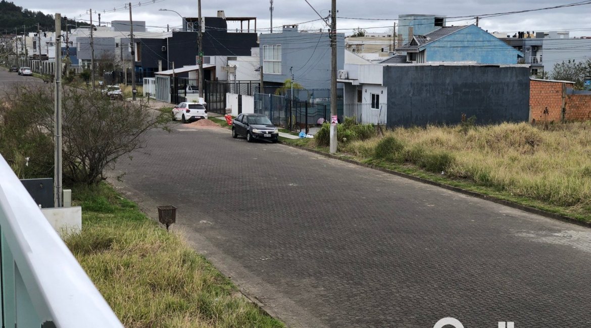 Casa à venda com 115m², 3 dormitórios, 1 suíte, 2 vagas, no bairro Hípica em Porto Alegre