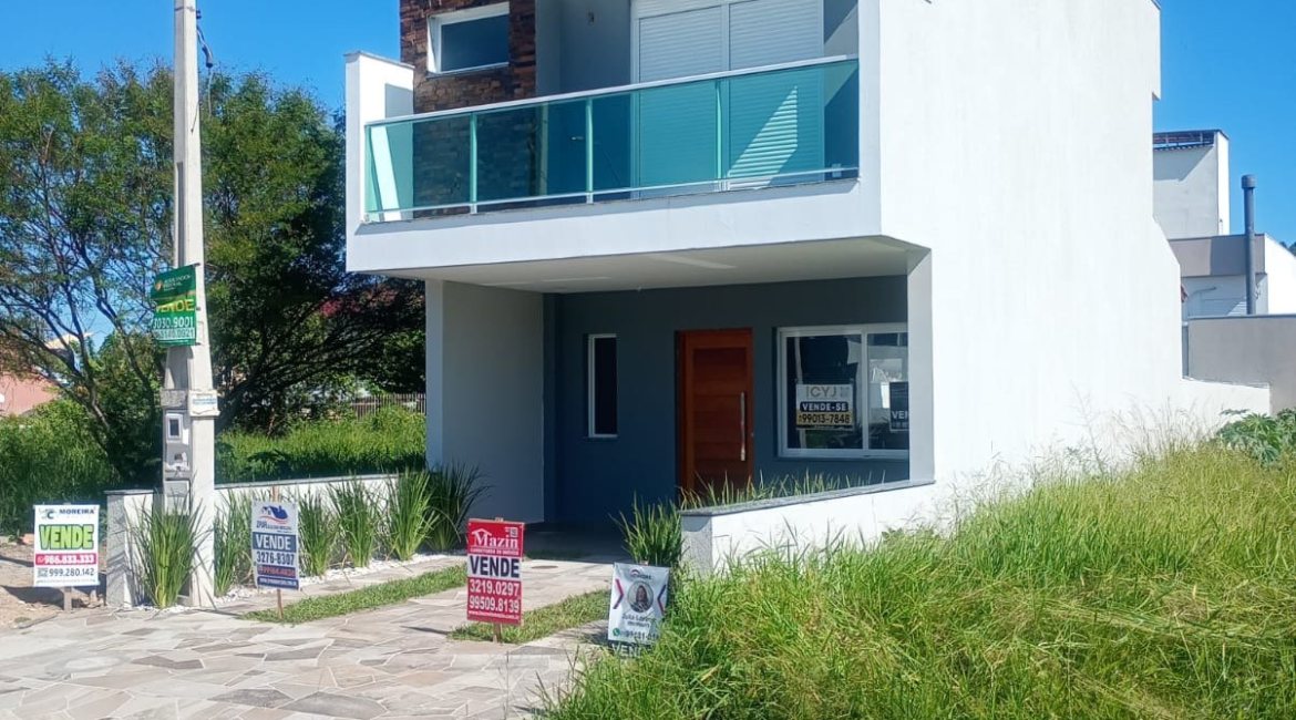 Casa à venda com 115m², 3 dormitórios, 1 suíte, 2 vagas, no bairro Hípica em Porto Alegre