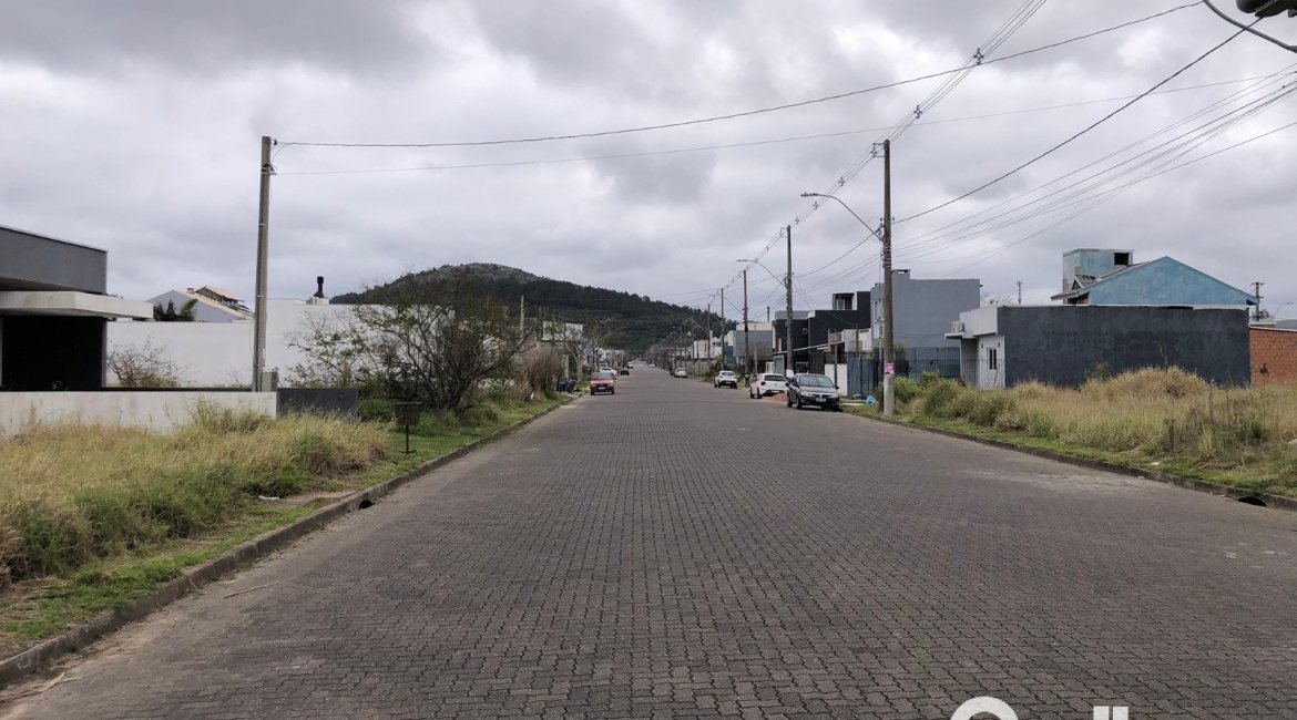 Casa à venda com 115m², 3 dormitórios, 1 suíte, 2 vagas, no bairro Hípica em Porto Alegre