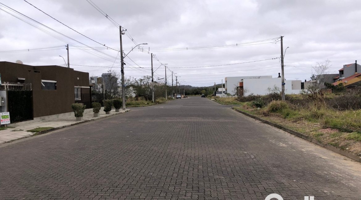 Casa à venda com 115m², 3 dormitórios, 1 suíte, 2 vagas, no bairro Hípica em Porto Alegre