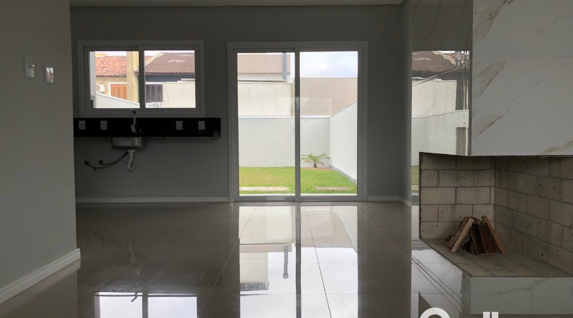 Casa à venda com 115m², 3 dormitórios, 1 suíte, 2 vagas, no bairro Hípica em Porto Alegre
