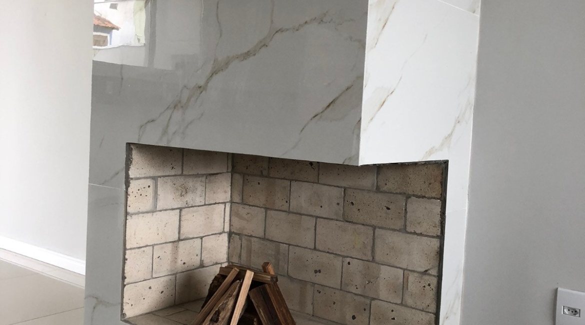 Casa à venda com 115m², 3 dormitórios, 1 suíte, 2 vagas, no bairro Hípica em Porto Alegre