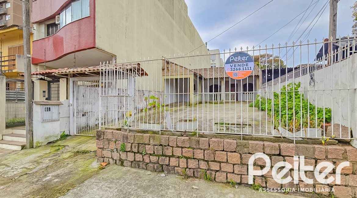 Casa à venda com 196m², 2 dormitórios, 1 suíte, 4 vagas, no bairro Tristeza em Porto Alegre