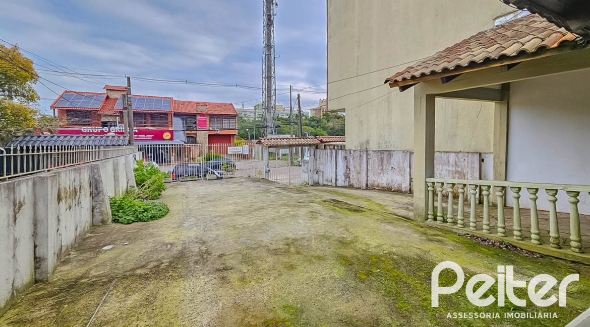 Casa à venda com 196m², 2 dormitórios, 1 suíte, 4 vagas, no bairro Tristeza em Porto Alegre