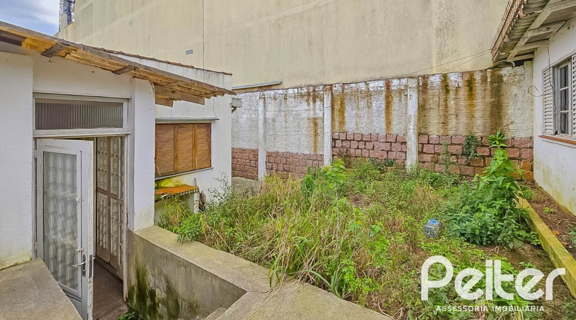Casa à venda com 196m², 2 dormitórios, 1 suíte, 4 vagas, no bairro Tristeza em Porto Alegre