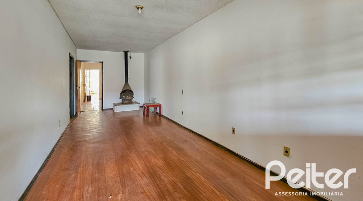 Casa à venda com 196m², 2 dormitórios, 1 suíte, 4 vagas, no bairro Tristeza em Porto Alegre