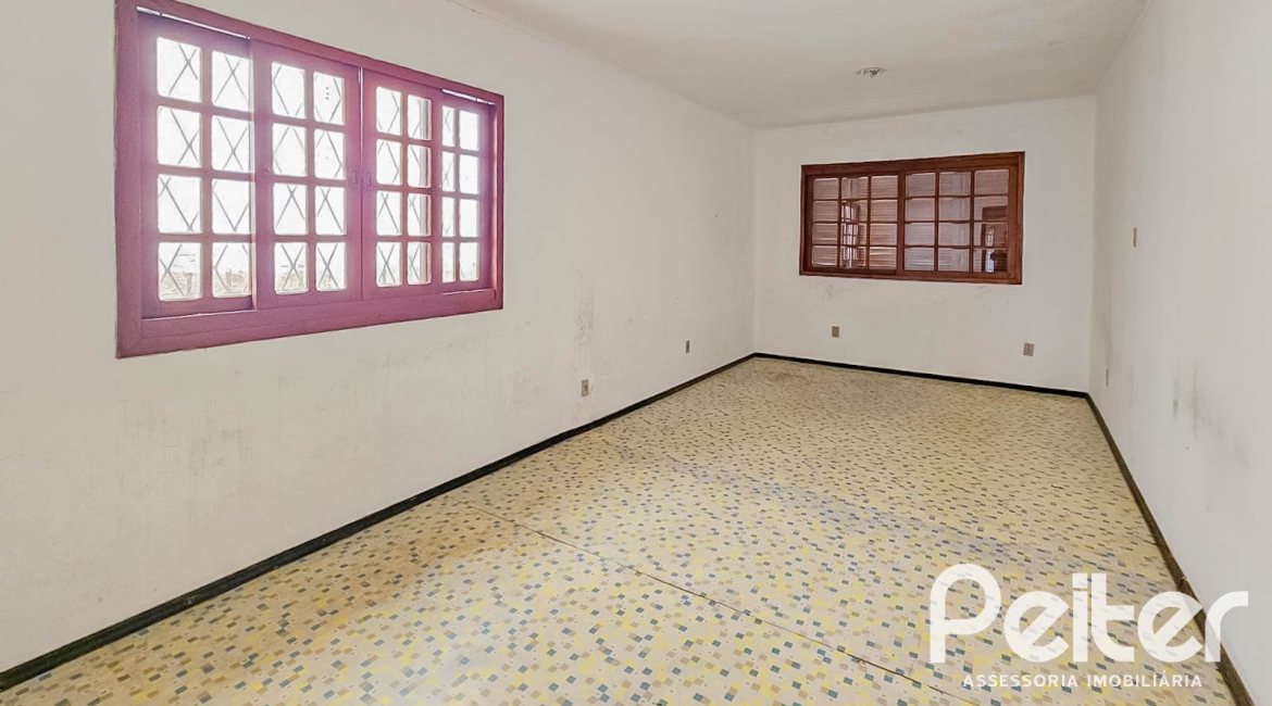 Casa à venda com 196m², 2 dormitórios, 1 suíte, 4 vagas, no bairro Tristeza em Porto Alegre