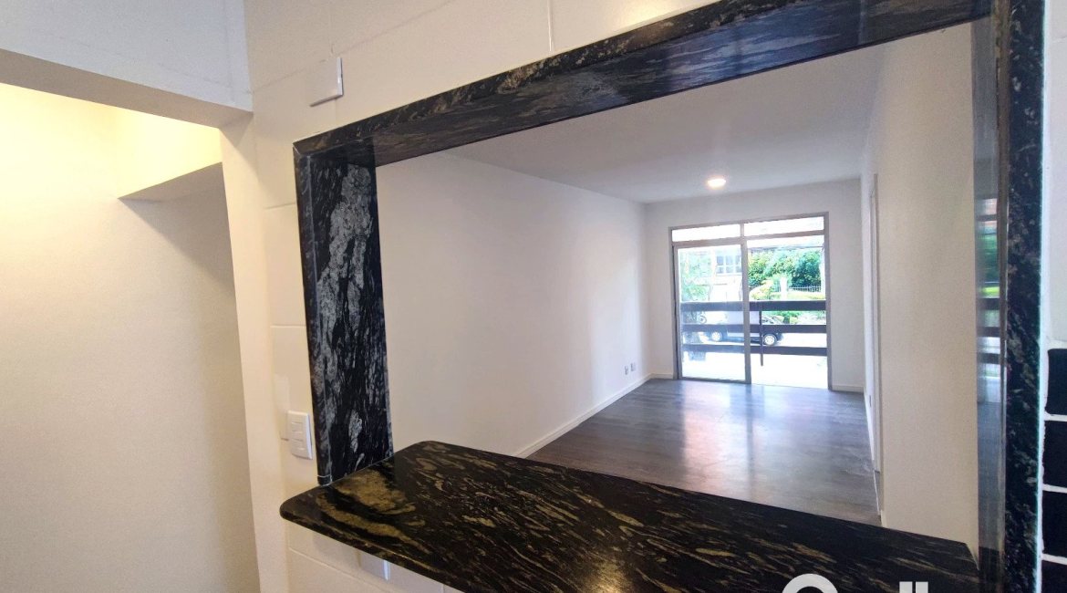 Apartamento à venda com 69m², 2 dormitórios, 1 vaga, no bairro Tristeza em Porto Alegre