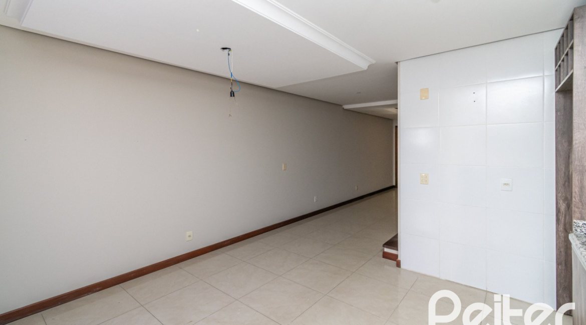 Casa à venda com 134m², 3 dormitórios, 1 suíte, 2 vagas, no bairro Ipanema em Porto Alegre