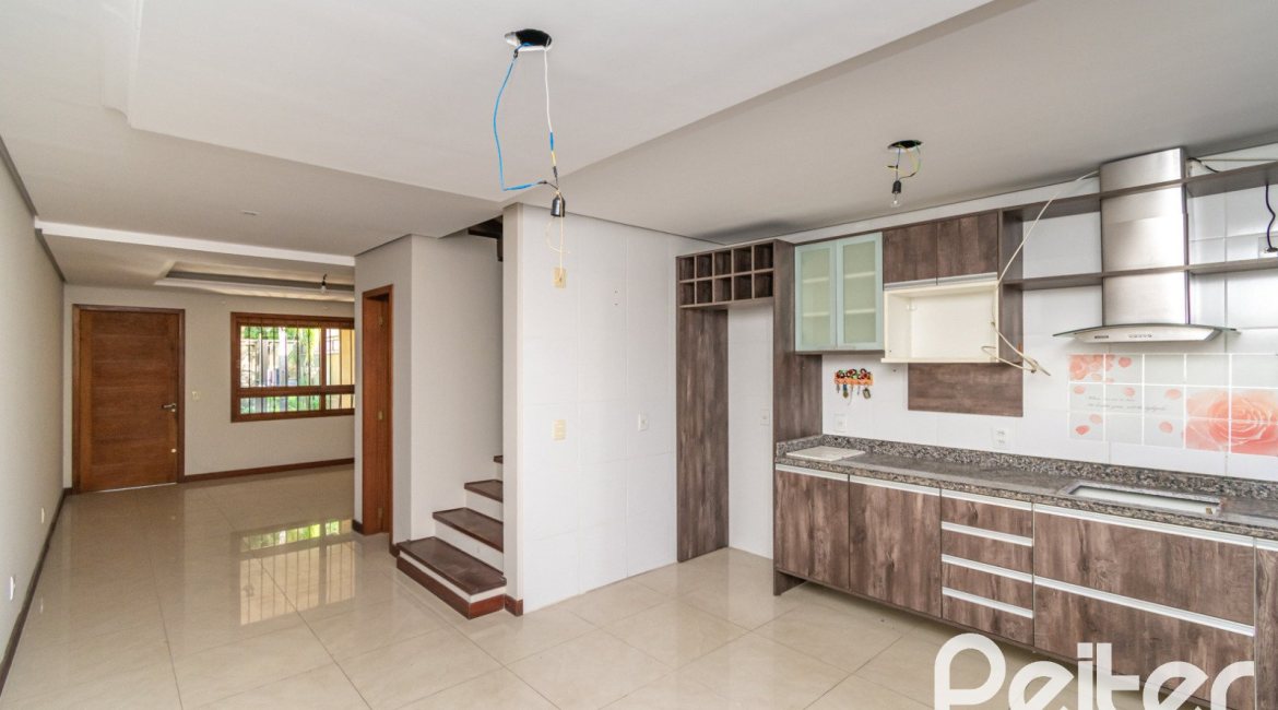 Casa à venda com 134m², 3 dormitórios, 1 suíte, 2 vagas, no bairro Ipanema em Porto Alegre