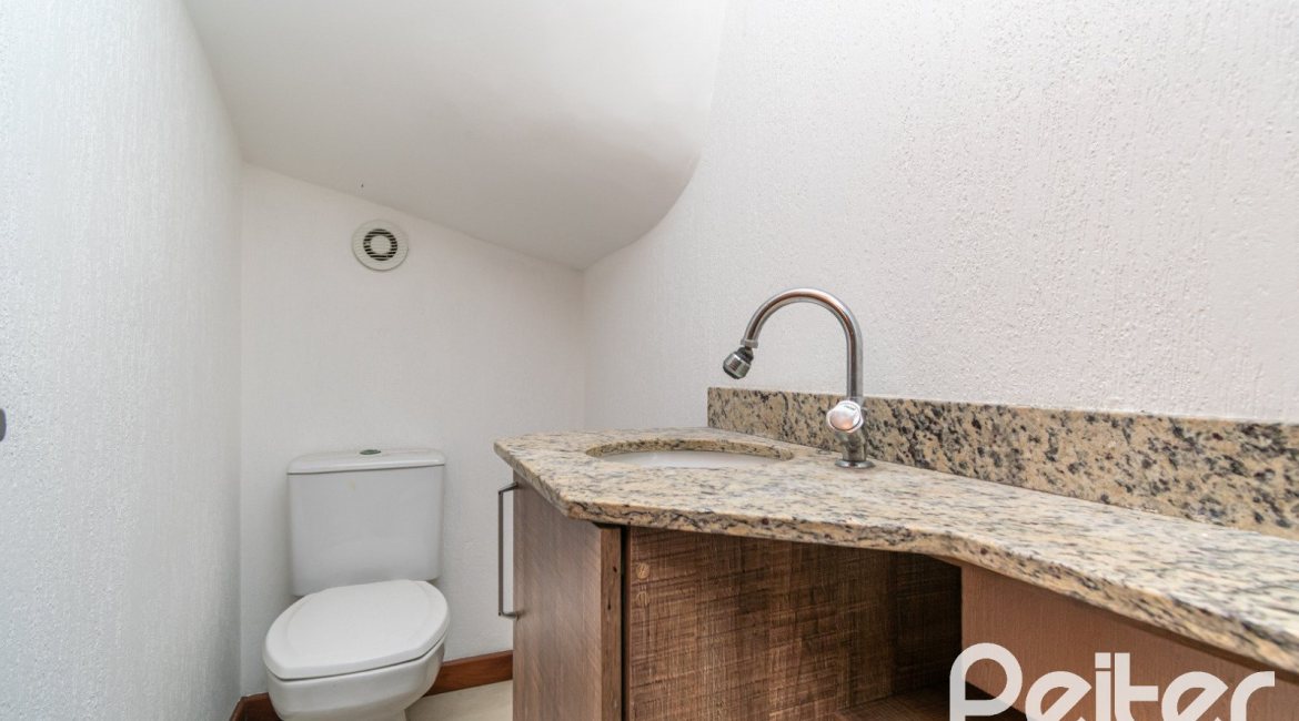 Casa à venda com 134m², 3 dormitórios, 1 suíte, 2 vagas, no bairro Ipanema em Porto Alegre