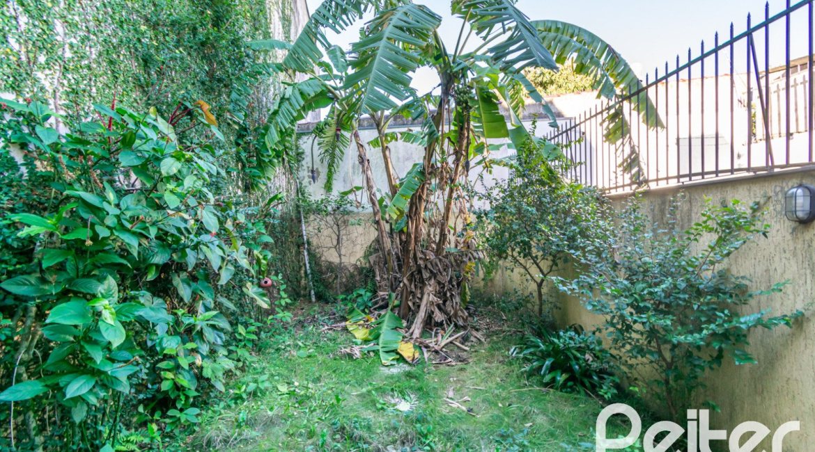 Casa à venda com 134m², 3 dormitórios, 1 suíte, 2 vagas, no bairro Ipanema em Porto Alegre