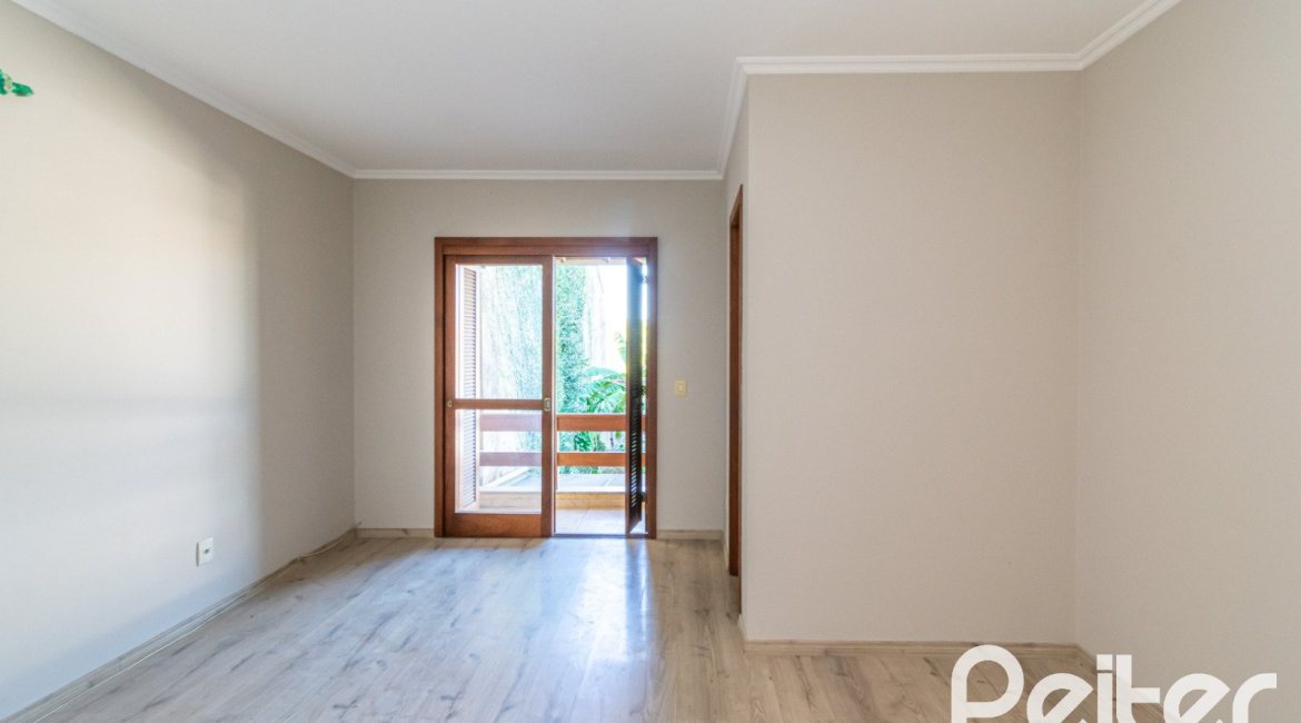 Casa à venda com 134m², 3 dormitórios, 1 suíte, 2 vagas, no bairro Ipanema em Porto Alegre