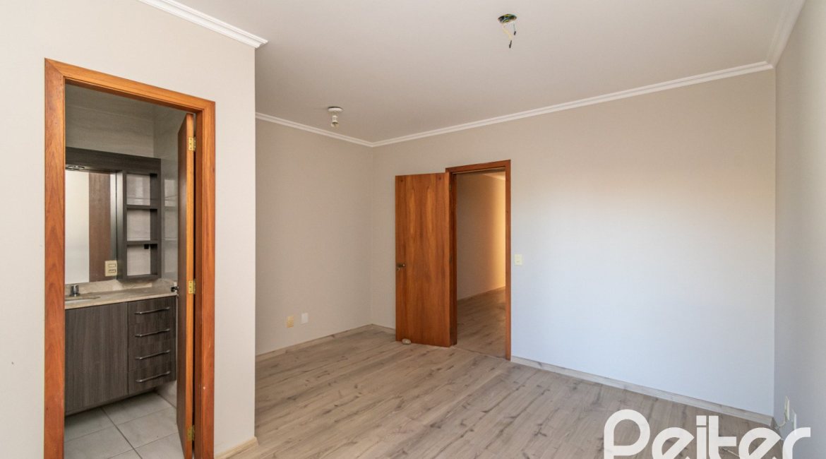 Casa à venda com 134m², 3 dormitórios, 1 suíte, 2 vagas, no bairro Ipanema em Porto Alegre