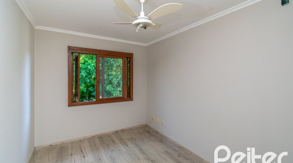 Casa à venda com 134m², 3 dormitórios, 1 suíte, 2 vagas, no bairro Ipanema em Porto Alegre
