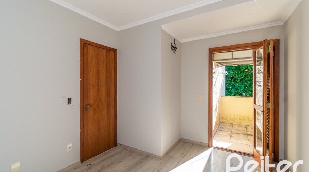 Casa à venda com 134m², 3 dormitórios, 1 suíte, 2 vagas, no bairro Ipanema em Porto Alegre