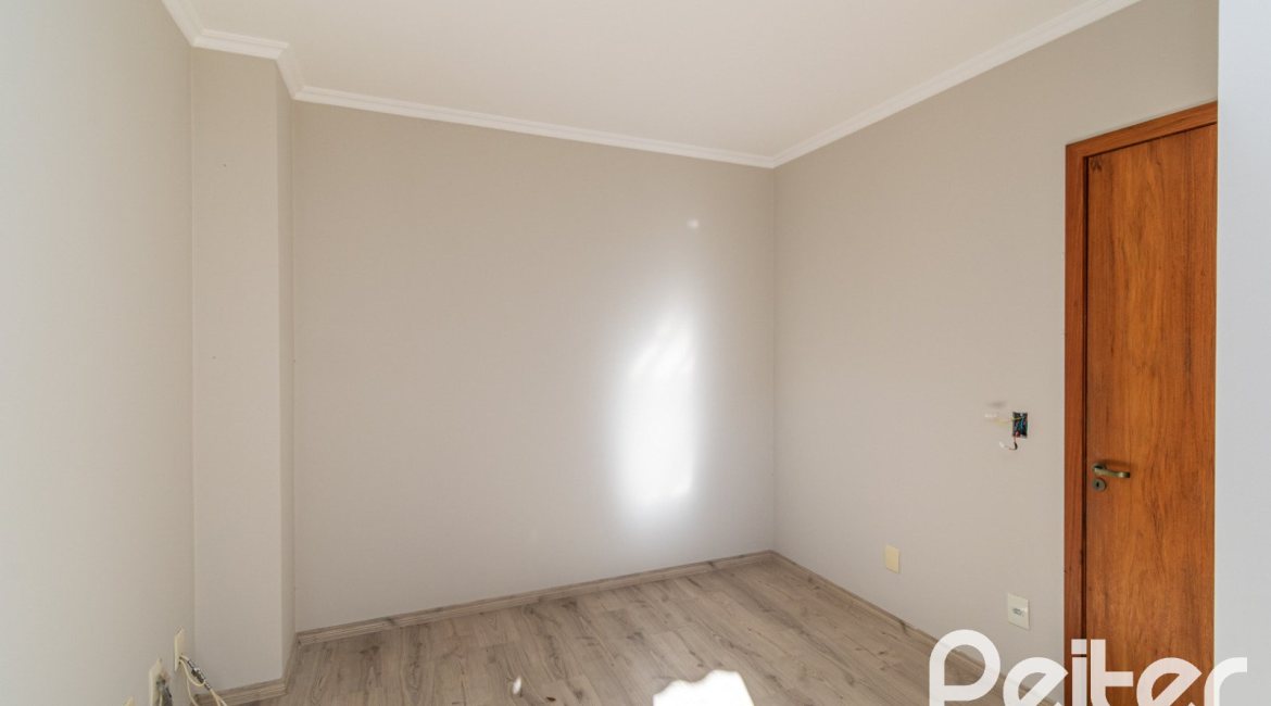 Casa à venda com 134m², 3 dormitórios, 1 suíte, 2 vagas, no bairro Ipanema em Porto Alegre