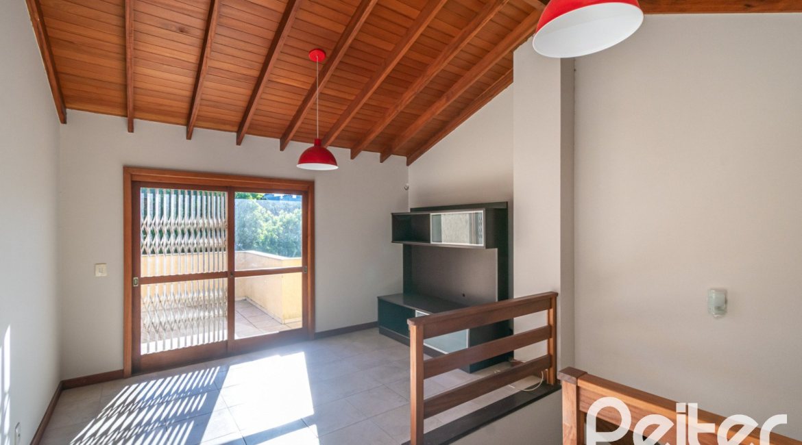 Casa à venda com 134m², 3 dormitórios, 1 suíte, 2 vagas, no bairro Ipanema em Porto Alegre
