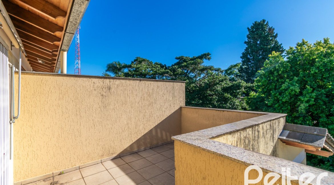 Casa à venda com 134m², 3 dormitórios, 1 suíte, 2 vagas, no bairro Ipanema em Porto Alegre