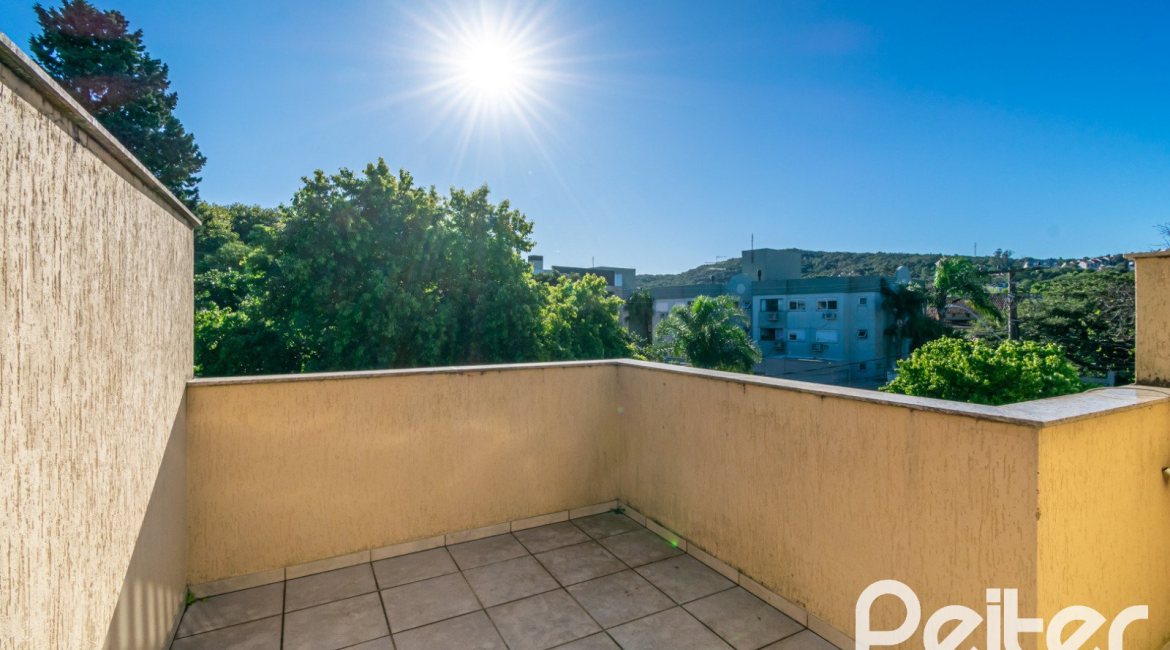 Casa à venda com 134m², 3 dormitórios, 1 suíte, 2 vagas, no bairro Ipanema em Porto Alegre
