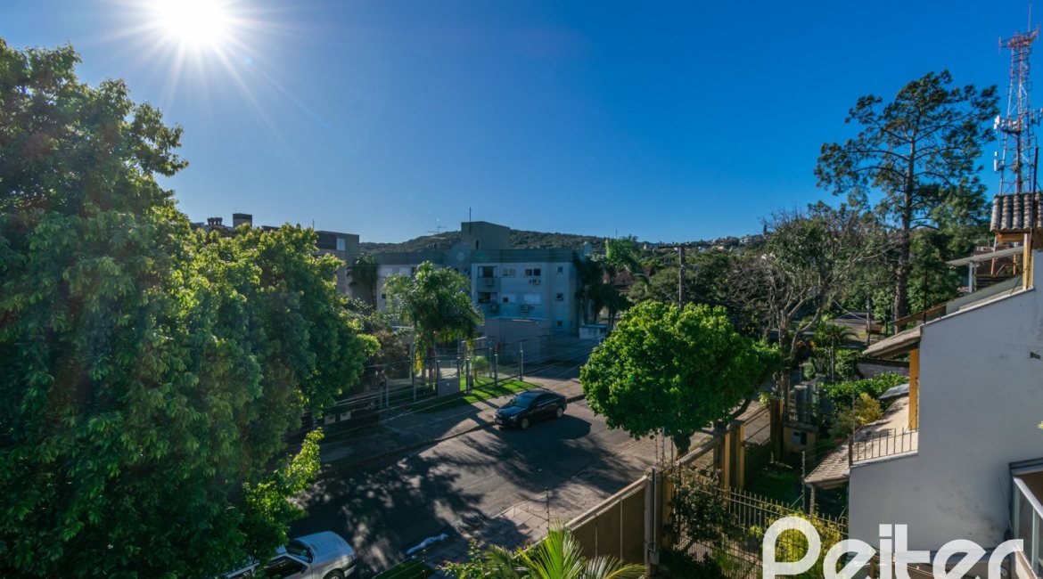 Casa à venda com 134m², 3 dormitórios, 1 suíte, 2 vagas, no bairro Ipanema em Porto Alegre