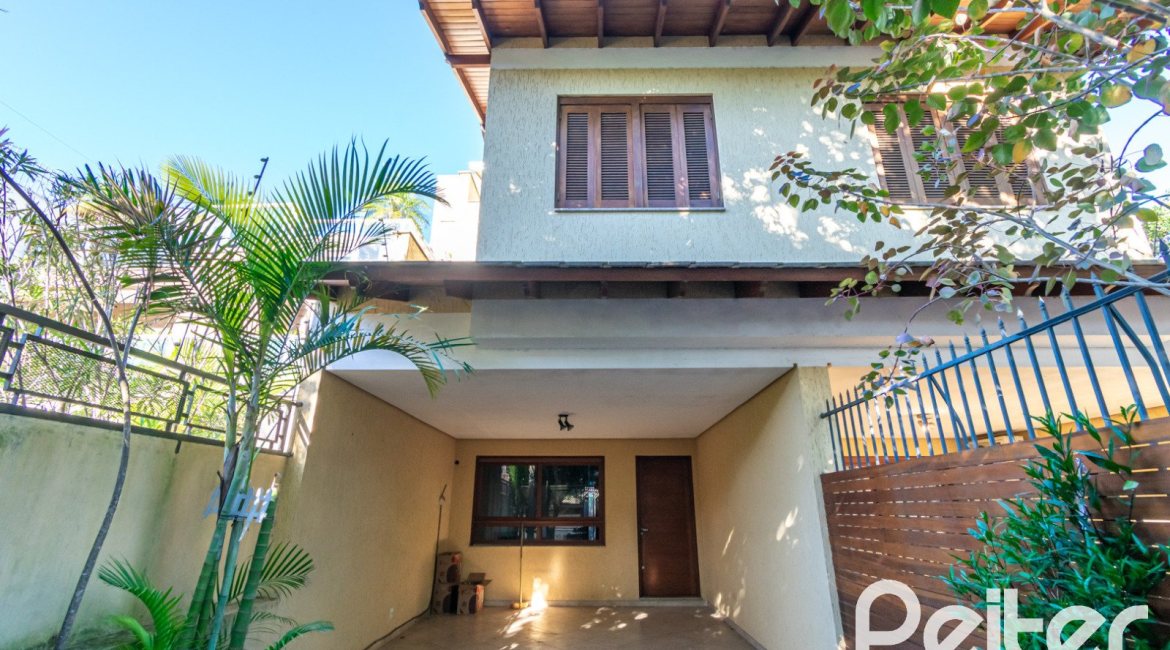 Casa à venda com 134m², 3 dormitórios, 1 suíte, 2 vagas, no bairro Ipanema em Porto Alegre