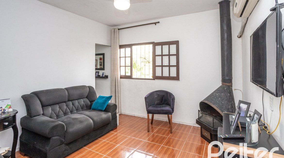 Casa à venda com 231m², 5 dormitórios, 5 vagas, no bairro Cristal em Porto Alegre