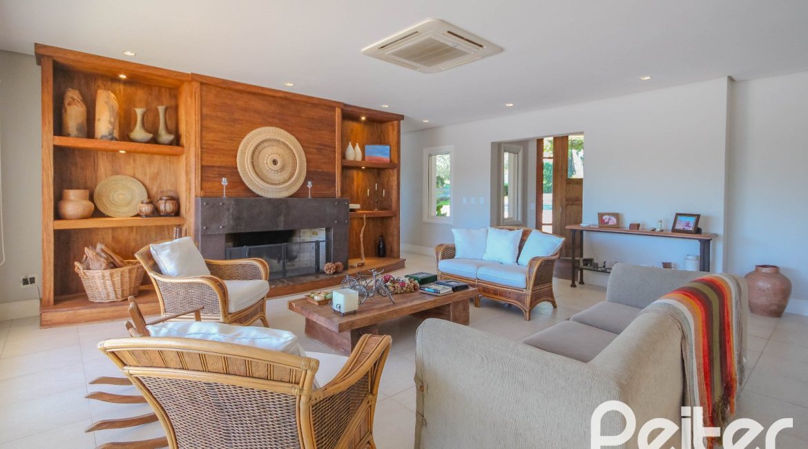 Casa em Condomínio à venda com 1400m², 5 dormitórios, 4 suítes, 10 vagas, no bairro Cavalhada em PORTO ALEGRE