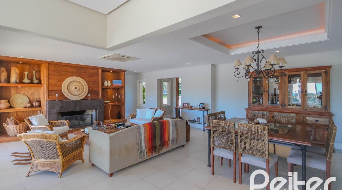 Casa em Condomínio à venda com 1400m², 5 dormitórios, 4 suítes, 10 vagas, no bairro Cavalhada em PORTO ALEGRE