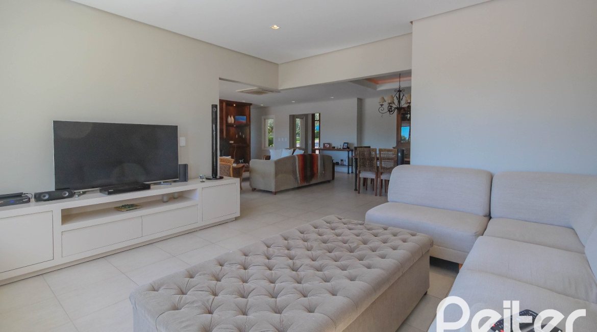 Casa em Condomínio à venda com 1400m², 5 dormitórios, 4 suítes, 10 vagas, no bairro Cavalhada em PORTO ALEGRE