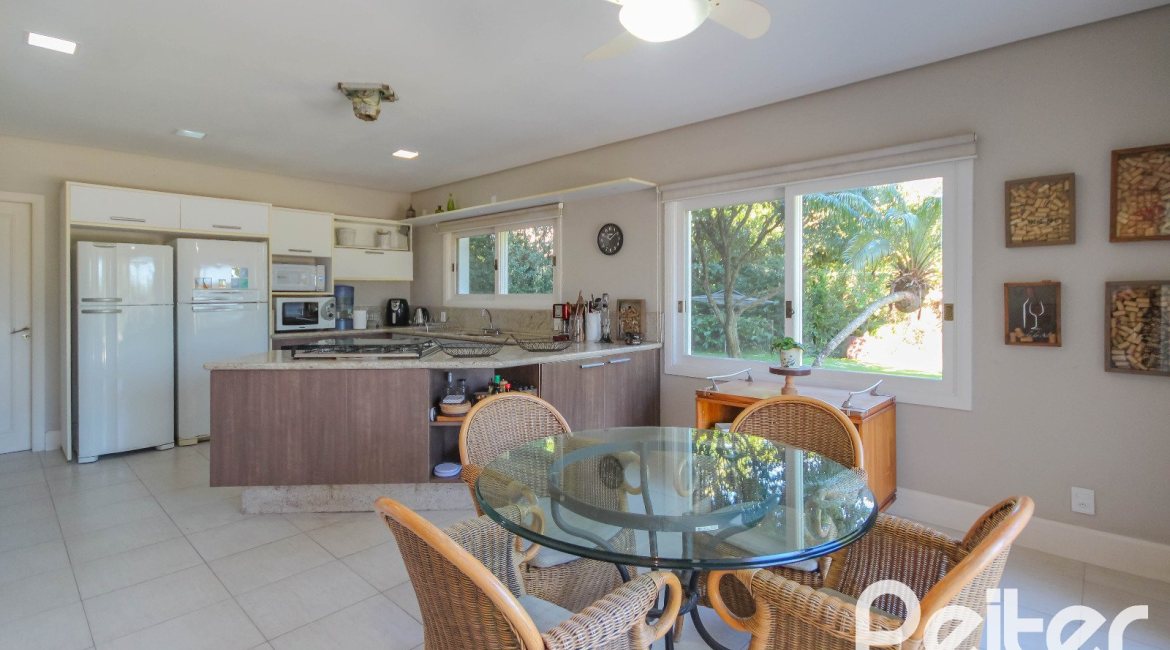 Casa em Condomínio à venda com 1400m², 5 dormitórios, 4 suítes, 10 vagas, no bairro Cavalhada em PORTO ALEGRE