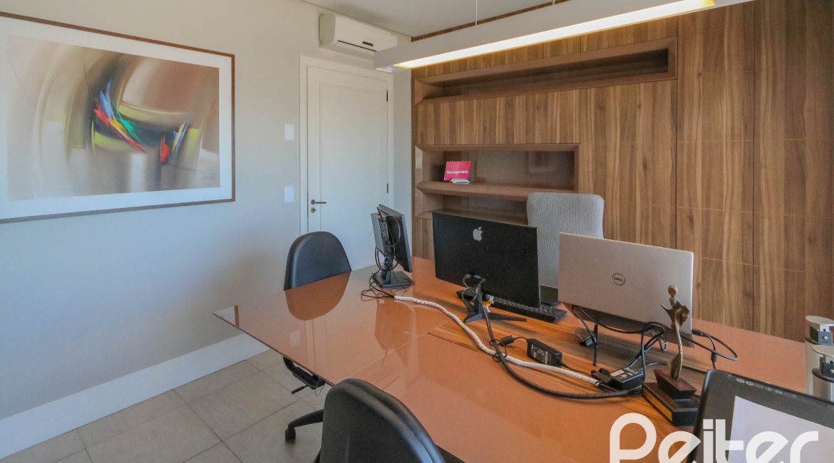 Casa em Condomínio à venda com 1400m², 5 dormitórios, 4 suítes, 10 vagas, no bairro Cavalhada em PORTO ALEGRE