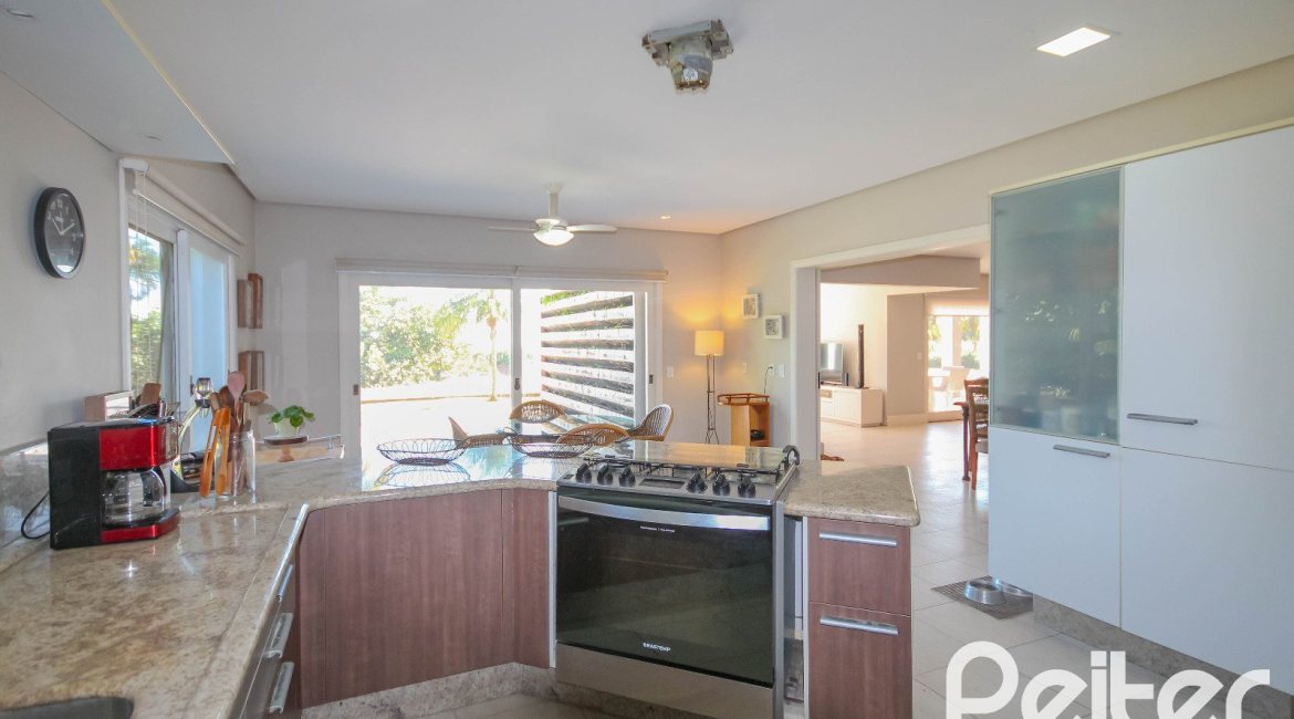 Casa em Condomínio à venda com 1400m², 5 dormitórios, 4 suítes, 10 vagas, no bairro Cavalhada em PORTO ALEGRE