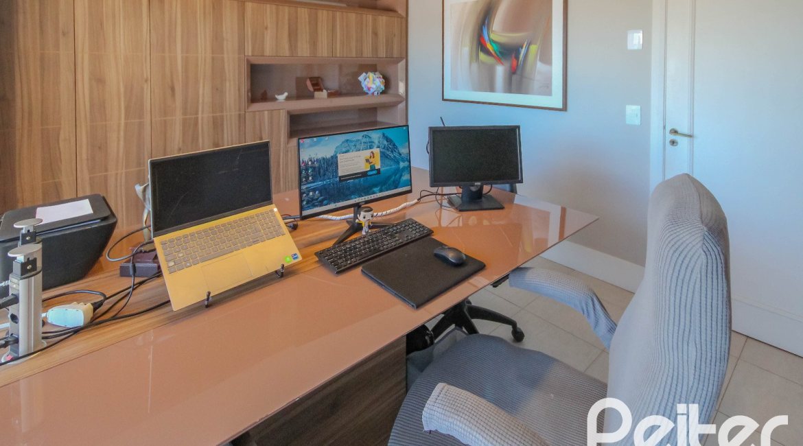 Casa em Condomínio à venda com 1400m², 5 dormitórios, 4 suítes, 10 vagas, no bairro Cavalhada em PORTO ALEGRE