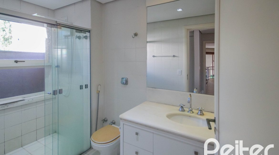 Casa em Condomínio à venda com 1400m², 5 dormitórios, 4 suítes, 10 vagas, no bairro Cavalhada em PORTO ALEGRE