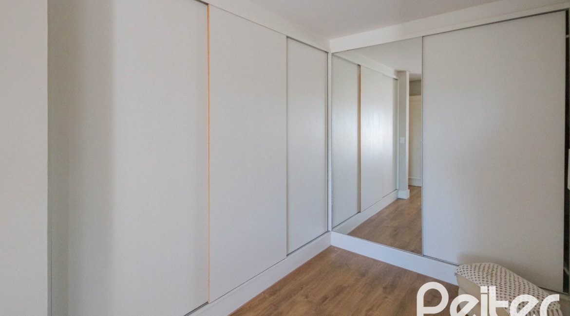 Casa em Condomínio à venda com 1400m², 5 dormitórios, 4 suítes, 10 vagas, no bairro Cavalhada em PORTO ALEGRE