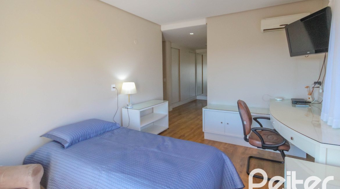 Casa em Condomínio à venda com 1400m², 5 dormitórios, 4 suítes, 10 vagas, no bairro Cavalhada em PORTO ALEGRE