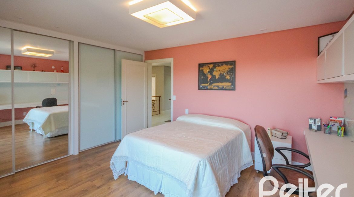 Casa em Condomínio à venda com 1400m², 5 dormitórios, 4 suítes, 10 vagas, no bairro Cavalhada em PORTO ALEGRE