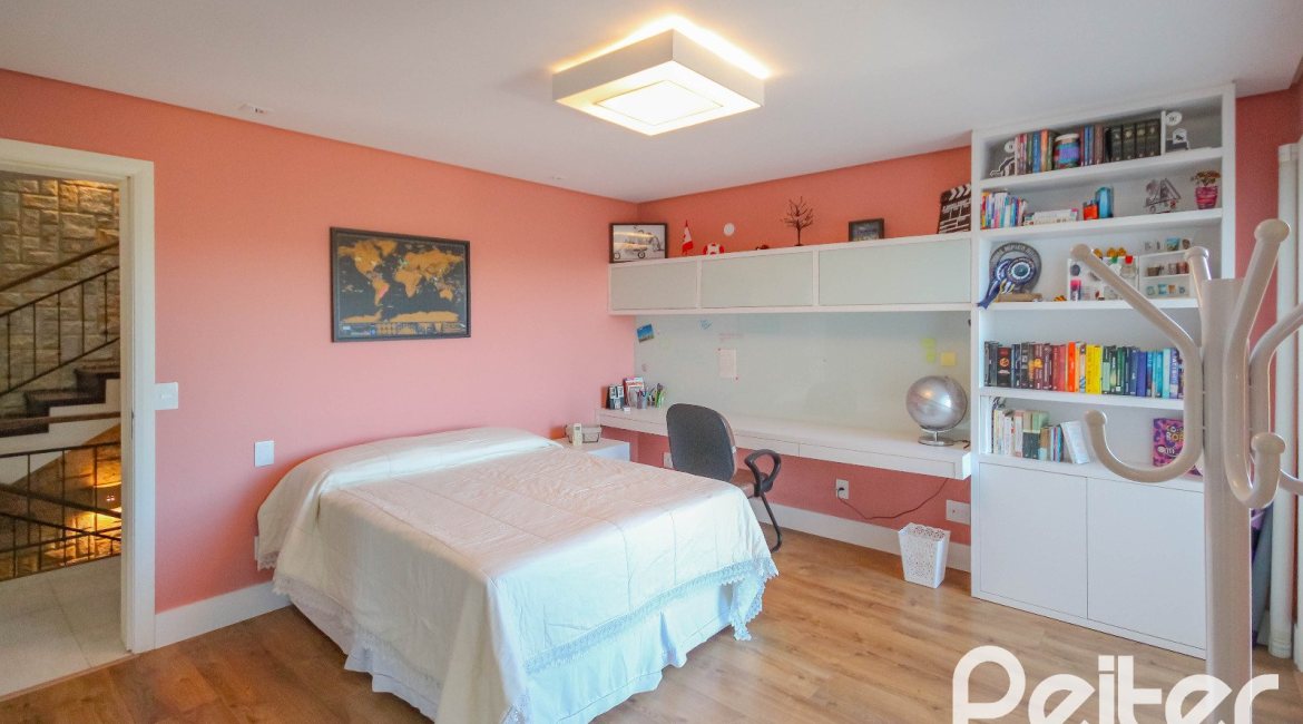 Casa em Condomínio à venda com 1400m², 5 dormitórios, 4 suítes, 10 vagas, no bairro Cavalhada em PORTO ALEGRE