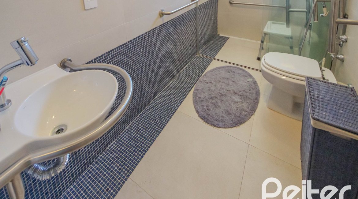 Casa em Condomínio à venda com 1400m², 5 dormitórios, 4 suítes, 10 vagas, no bairro Cavalhada em PORTO ALEGRE