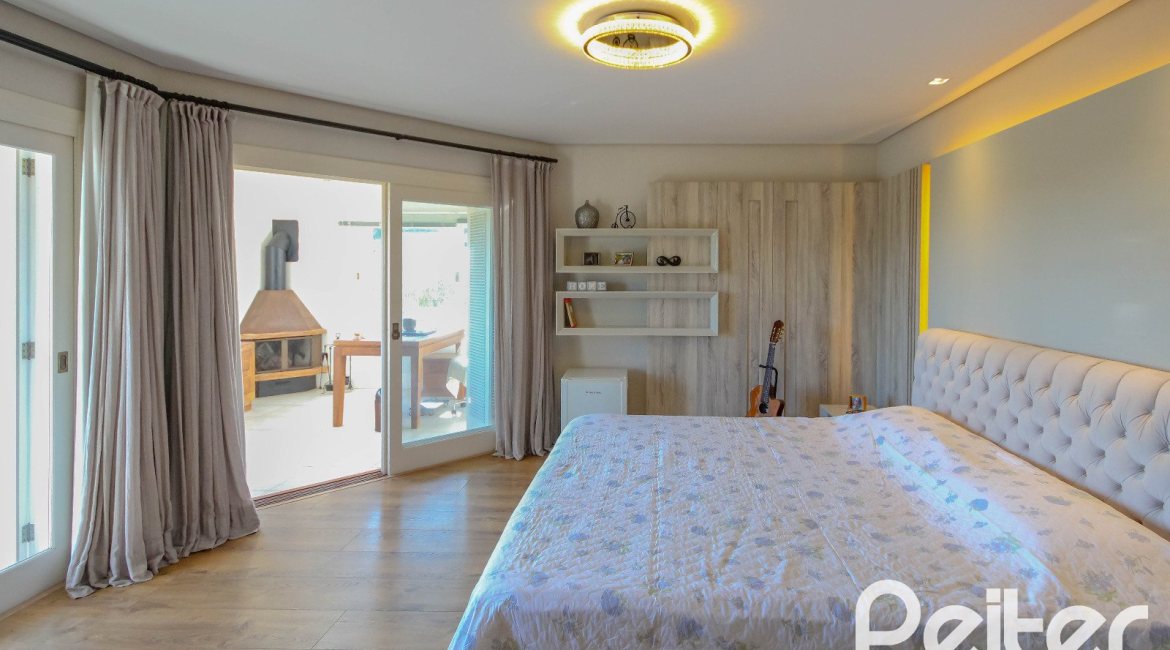 Casa em Condomínio à venda com 1400m², 5 dormitórios, 4 suítes, 10 vagas, no bairro Cavalhada em PORTO ALEGRE