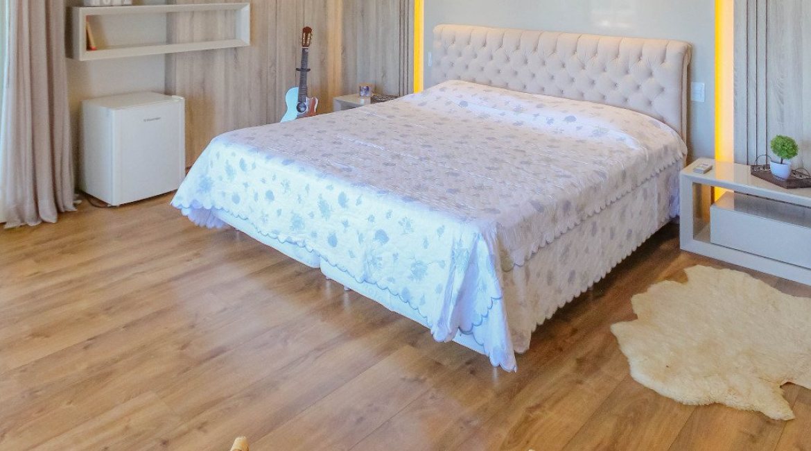 Casa em Condomínio à venda com 1400m², 5 dormitórios, 4 suítes, 10 vagas, no bairro Cavalhada em PORTO ALEGRE