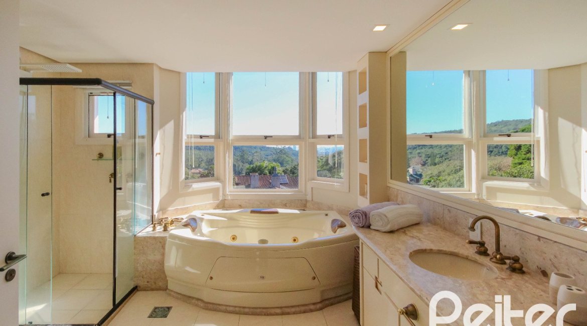 Casa em Condomínio à venda com 1400m², 5 dormitórios, 4 suítes, 10 vagas, no bairro Cavalhada em PORTO ALEGRE