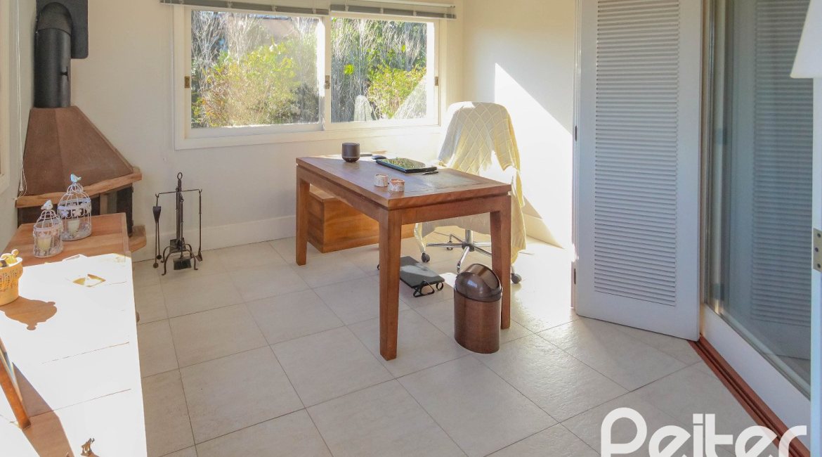 Casa em Condomínio à venda com 1400m², 5 dormitórios, 4 suítes, 10 vagas, no bairro Cavalhada em PORTO ALEGRE