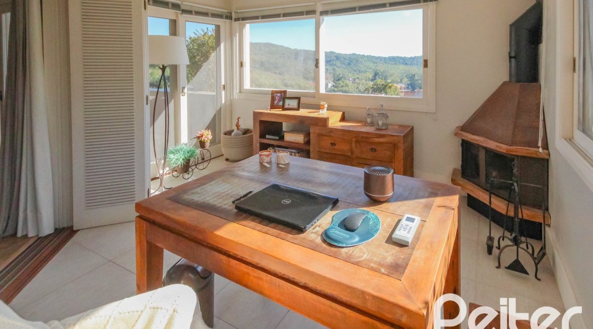 Casa em Condomínio à venda com 1400m², 5 dormitórios, 4 suítes, 10 vagas, no bairro Cavalhada em PORTO ALEGRE